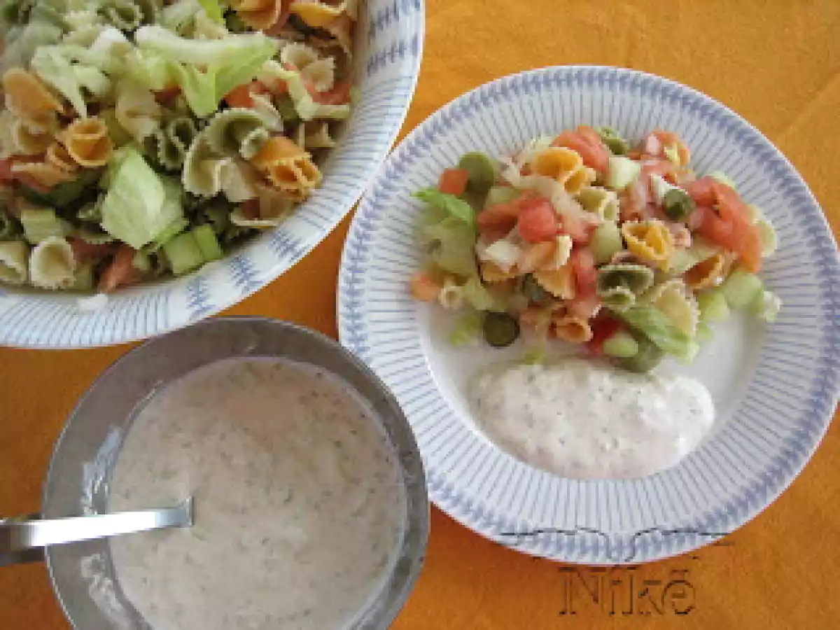 LIGERA Y NUTRITIVA: ENSALADA DE PASTA CON SALMÓN