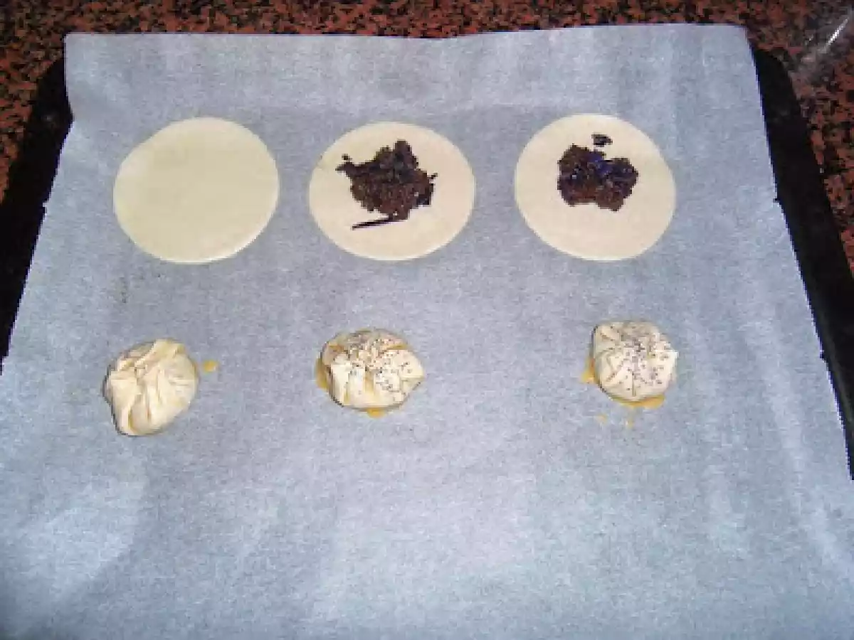 LIMOSNERAS DE LOMBARDA Y MORCILLA DE CEBOLLA. - foto 2