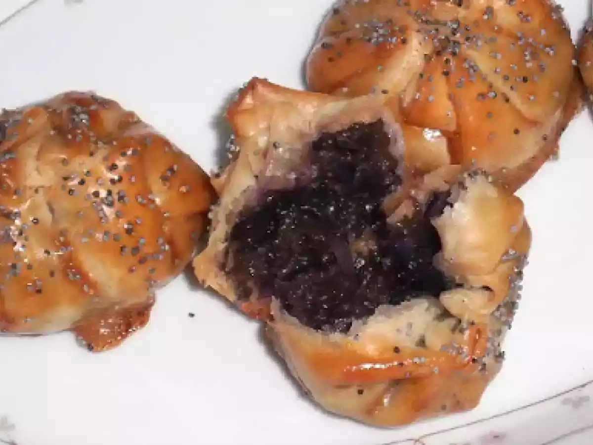 LIMOSNERAS DE LOMBARDA Y MORCILLA DE CEBOLLA. - foto 4