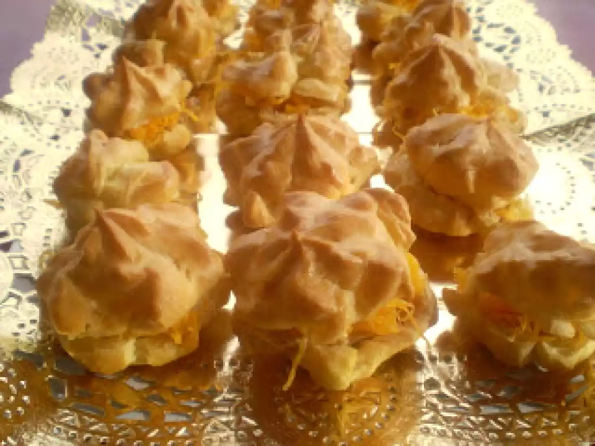 LIONESAS RELLENAS DE MOUSSE DE PATO Y HUEVO HILADO