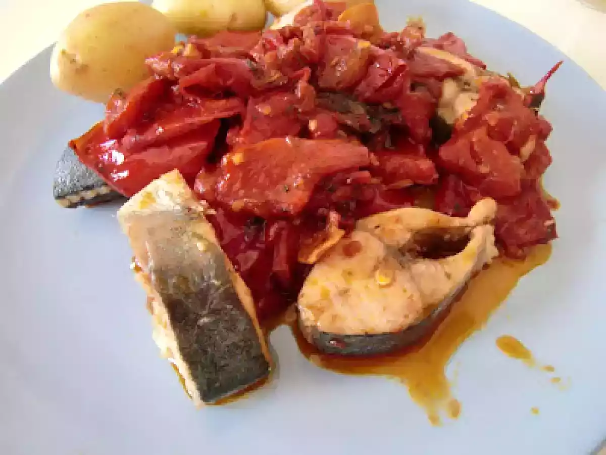 Llampuga con pimientos