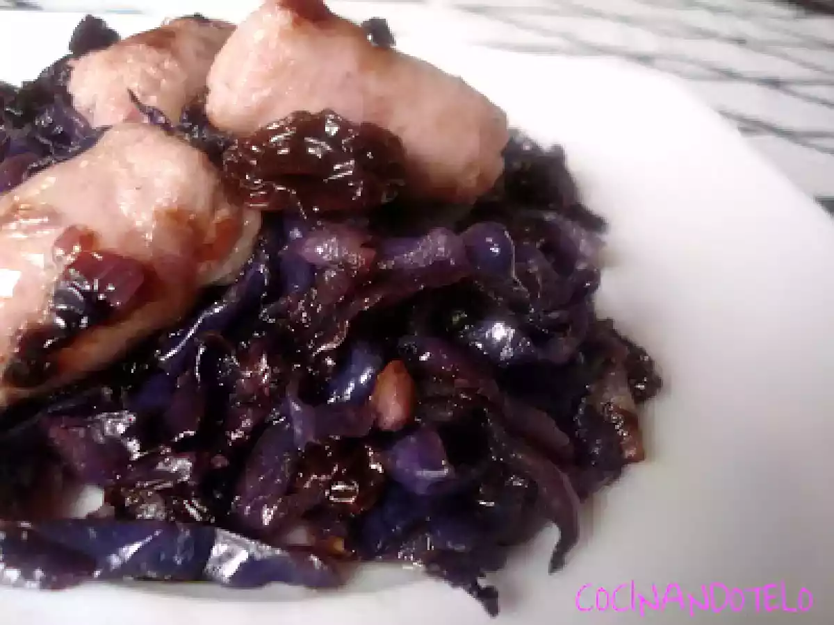 LOMBARDA CON SALCHICHAS Y PASAS - foto 2