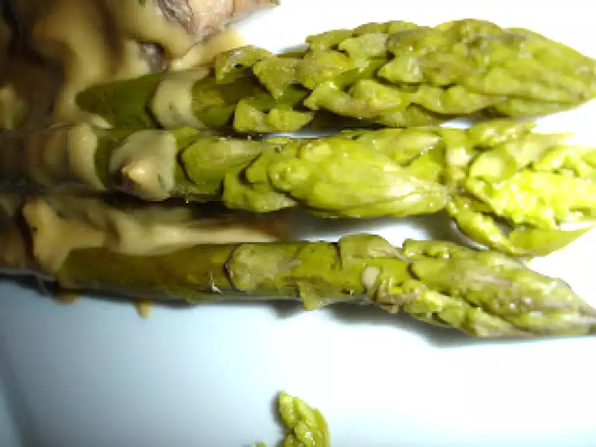 Lomo a la sal con esparragos en salsa de champiñones - foto 2