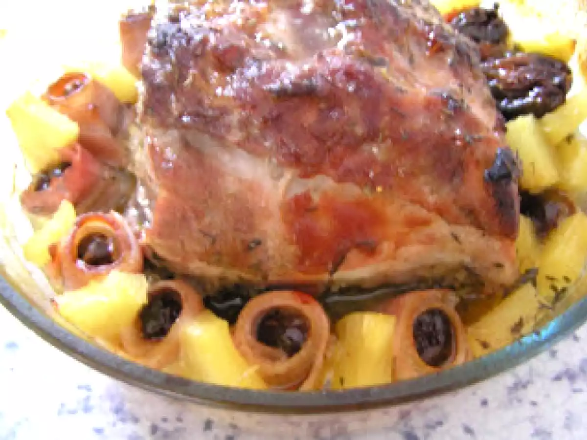 LOMO ASADO CON PIÑA Y DATILES