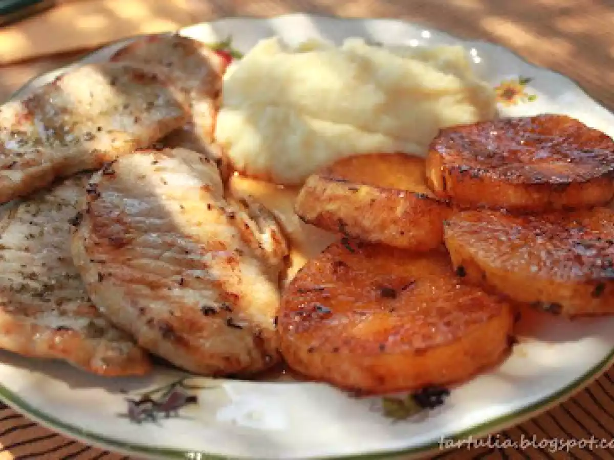 Lomo con naranja a la plancha y puré de piña