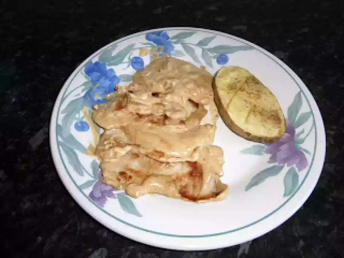 Lomo con salsa de bovril.