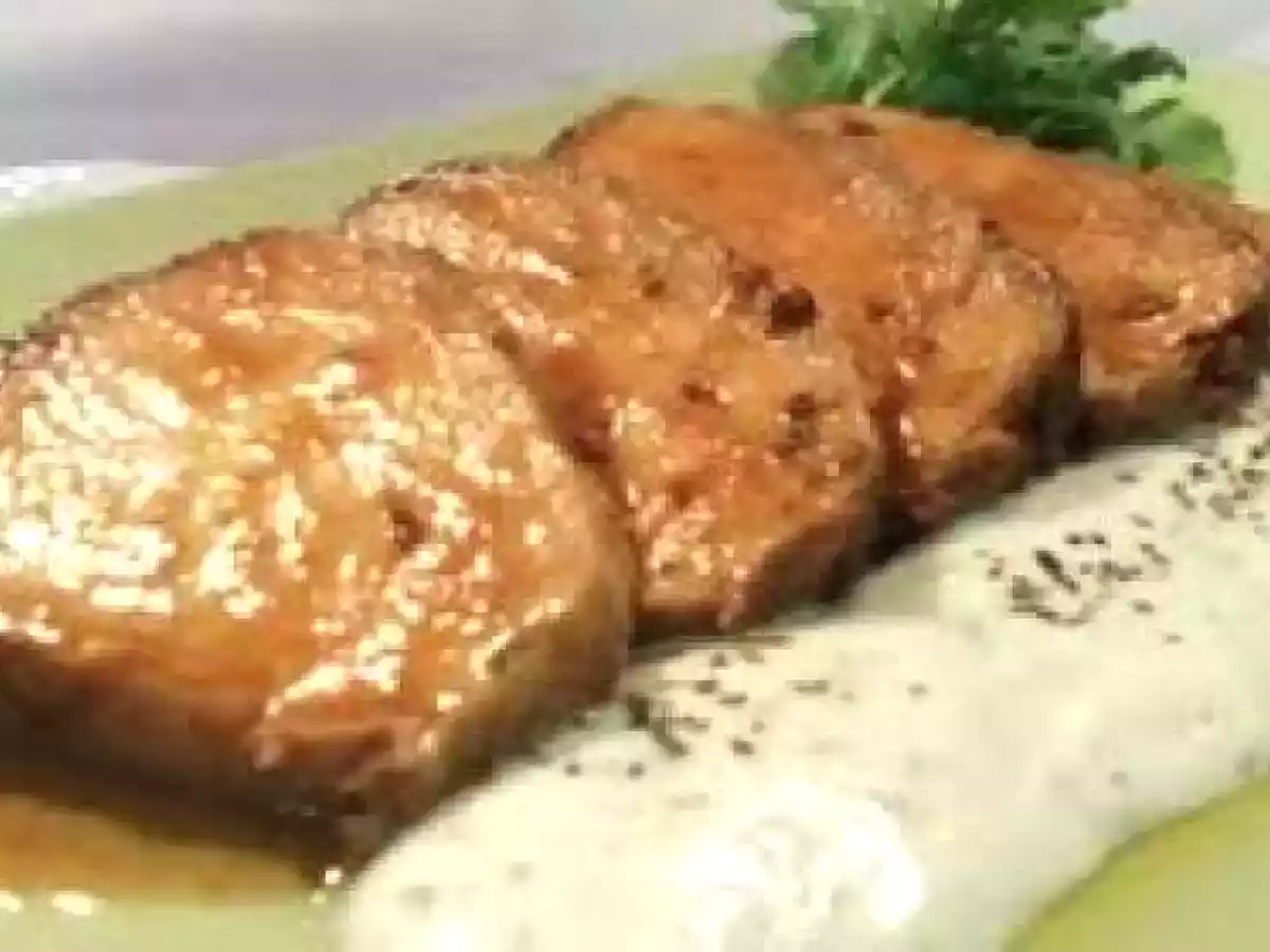 Lomo de bonito marinado con soja y cilantro, con mojo de yogurt - foto 4