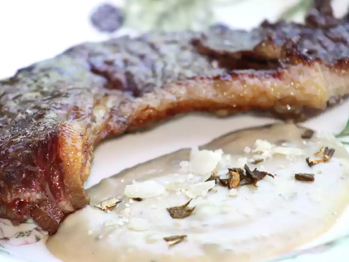Lomo de buey con salsa velouté