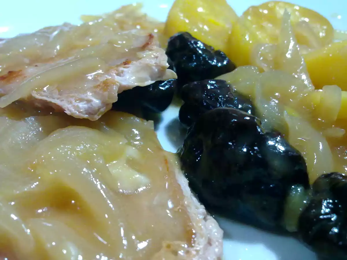 LOMO DE CERDO CON CIRUELAS