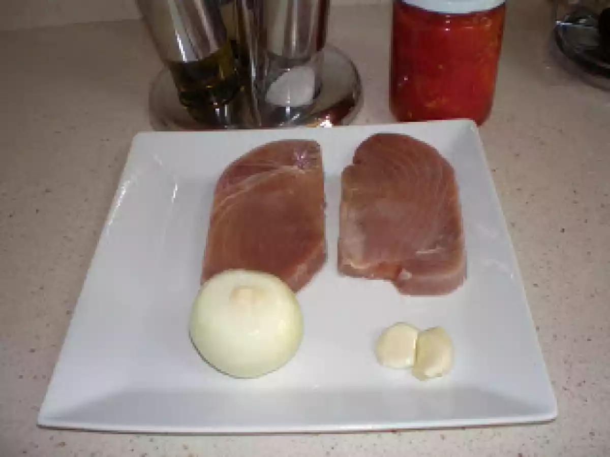 Lomos de atún a la sidra con tomate - foto 2