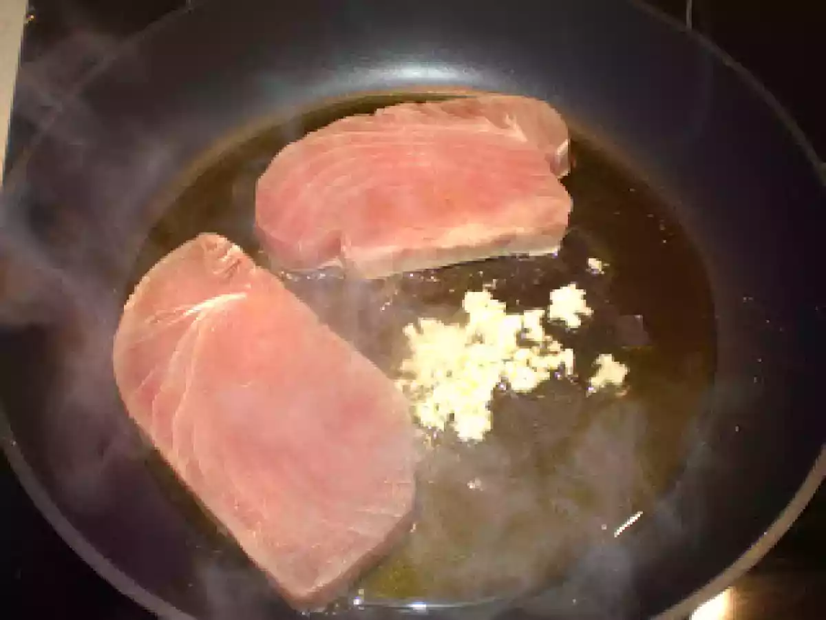 Lomos de atún a la sidra con tomate - foto 3