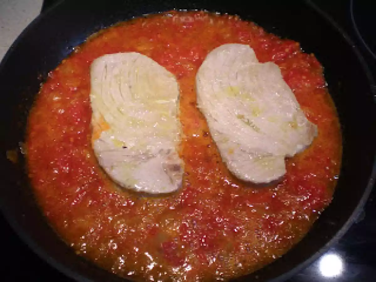 Lomos de atún a la sidra con tomate - foto 6