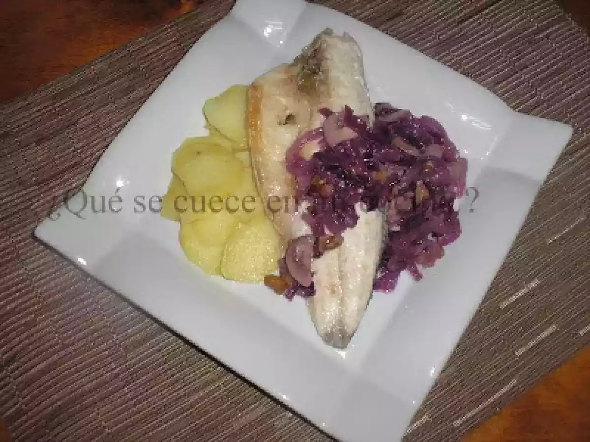 LOMOS DE LUBINA CON CAMA DE LOMBARDA CARAMELIZADA, CHAMPIS Y NUECES - foto 2