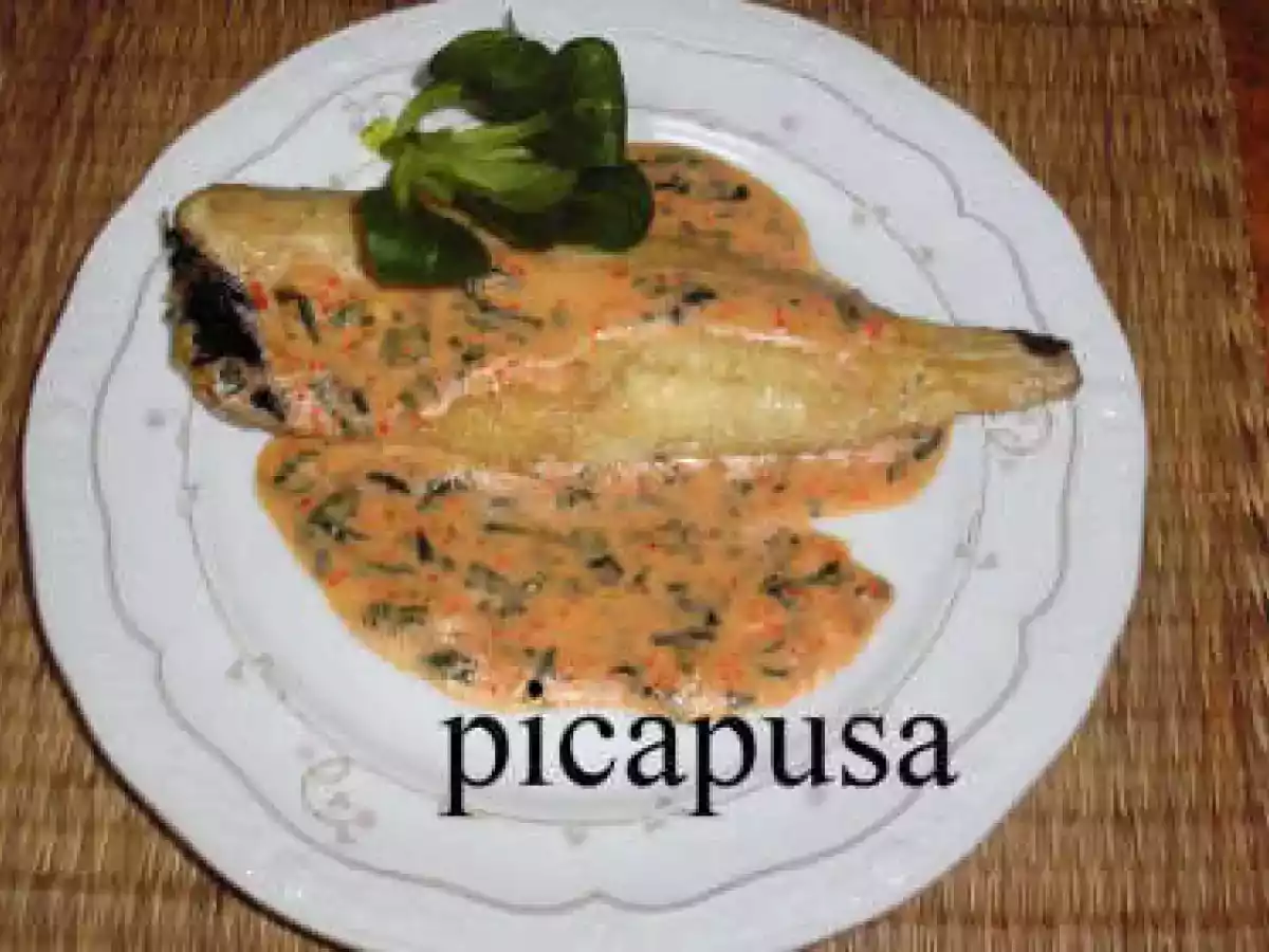 LOMOS DE PESCADILLA EN SALSA DE CANÓNIGOS Y HUEVAS DE LUMPO