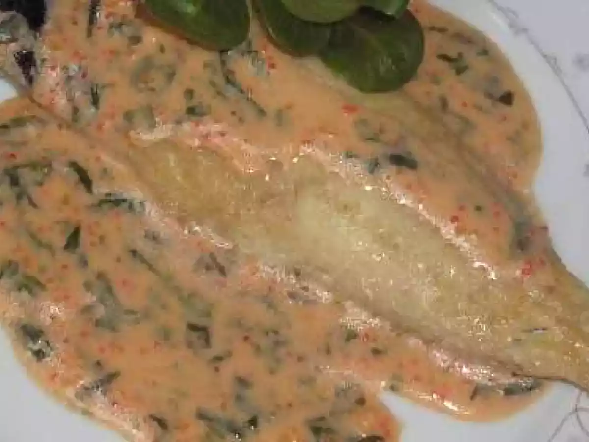 LOMOS DE PESCADILLA EN SALSA DE CANÓNIGOS Y HUEVAS DE LUMPO - foto 2