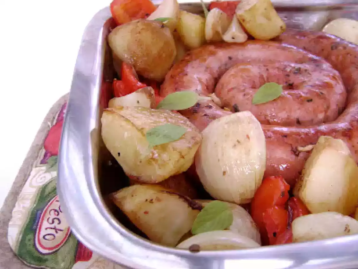 LONGANIZA AL HORNO CON TOMATE, CEBOLLA Y PATATA