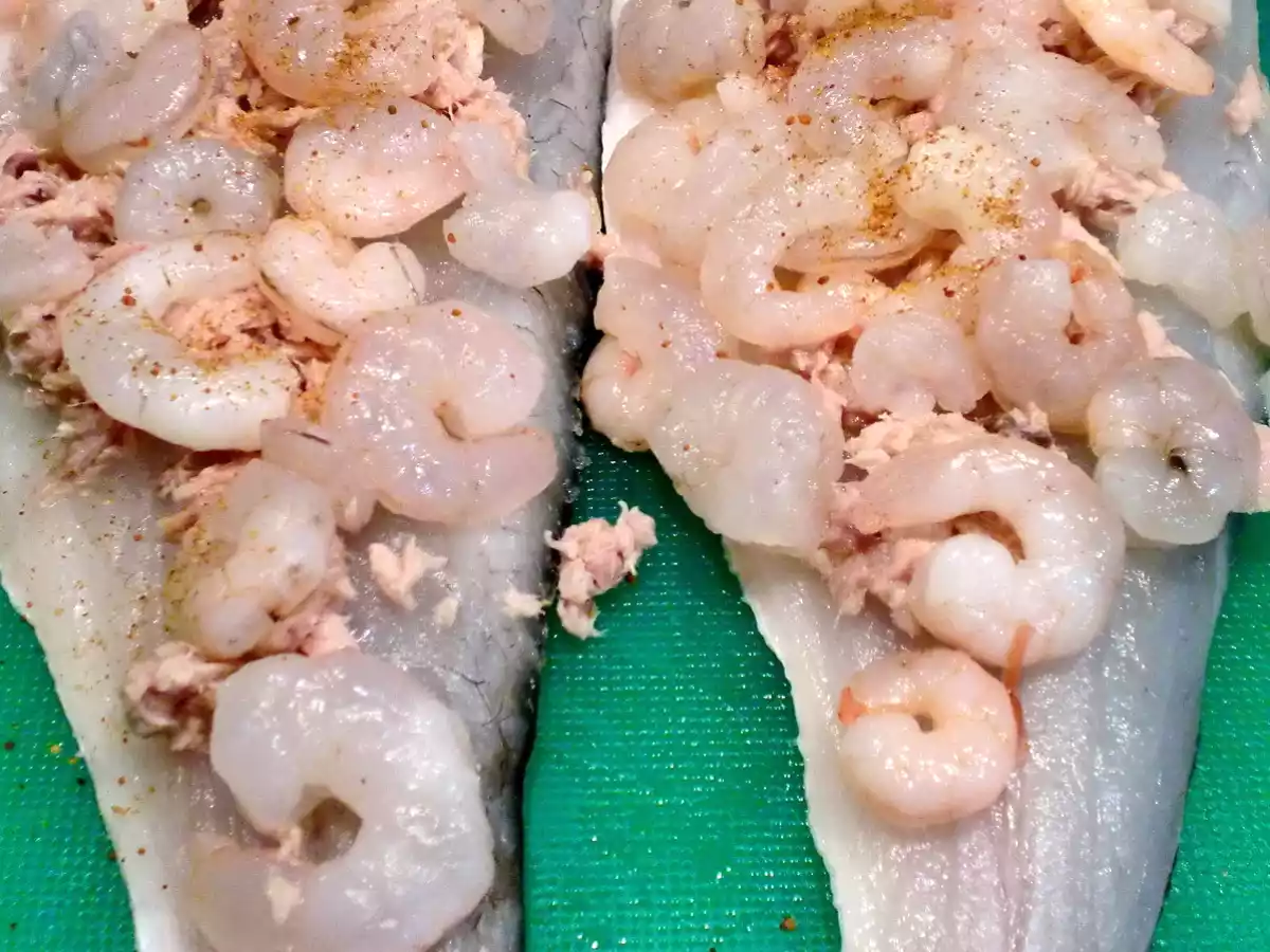Lubina rellena de gambas y atún - foto 3
