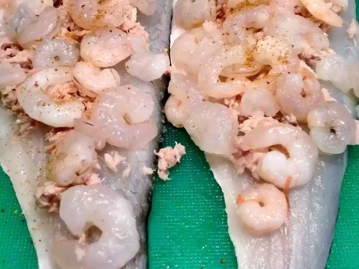 Lubina rellena de gambas y atún - foto 4