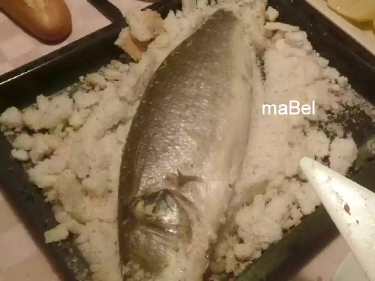 Lubina salvaje a la sal