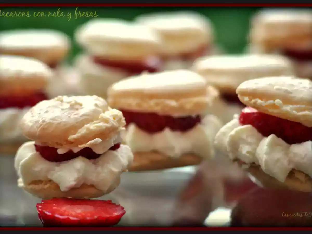 Macarons con nata y fresas - foto 2