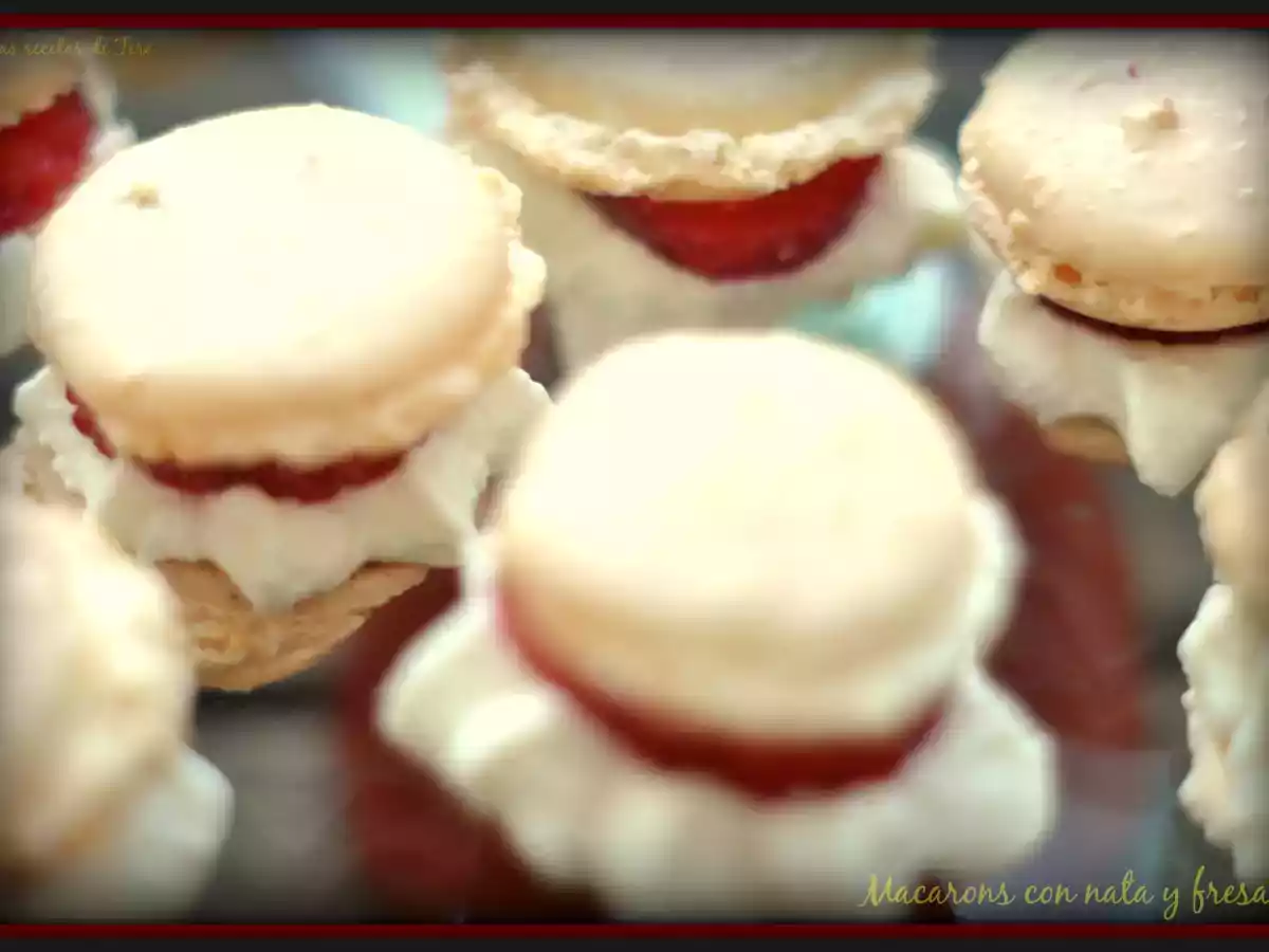 Macarons con nata y fresas - foto 3