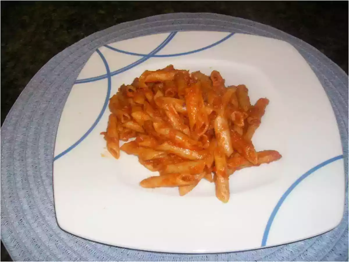MACARRONES COCIDOS EN TOMATE CON CHORIZO
