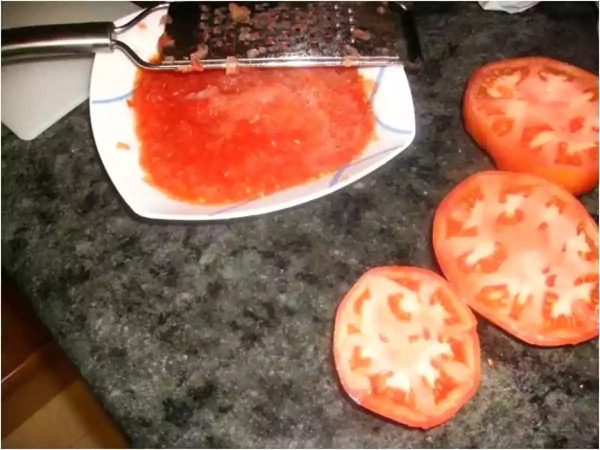 MACARRONES COCIDOS EN TOMATE CON CHORIZO - foto 2