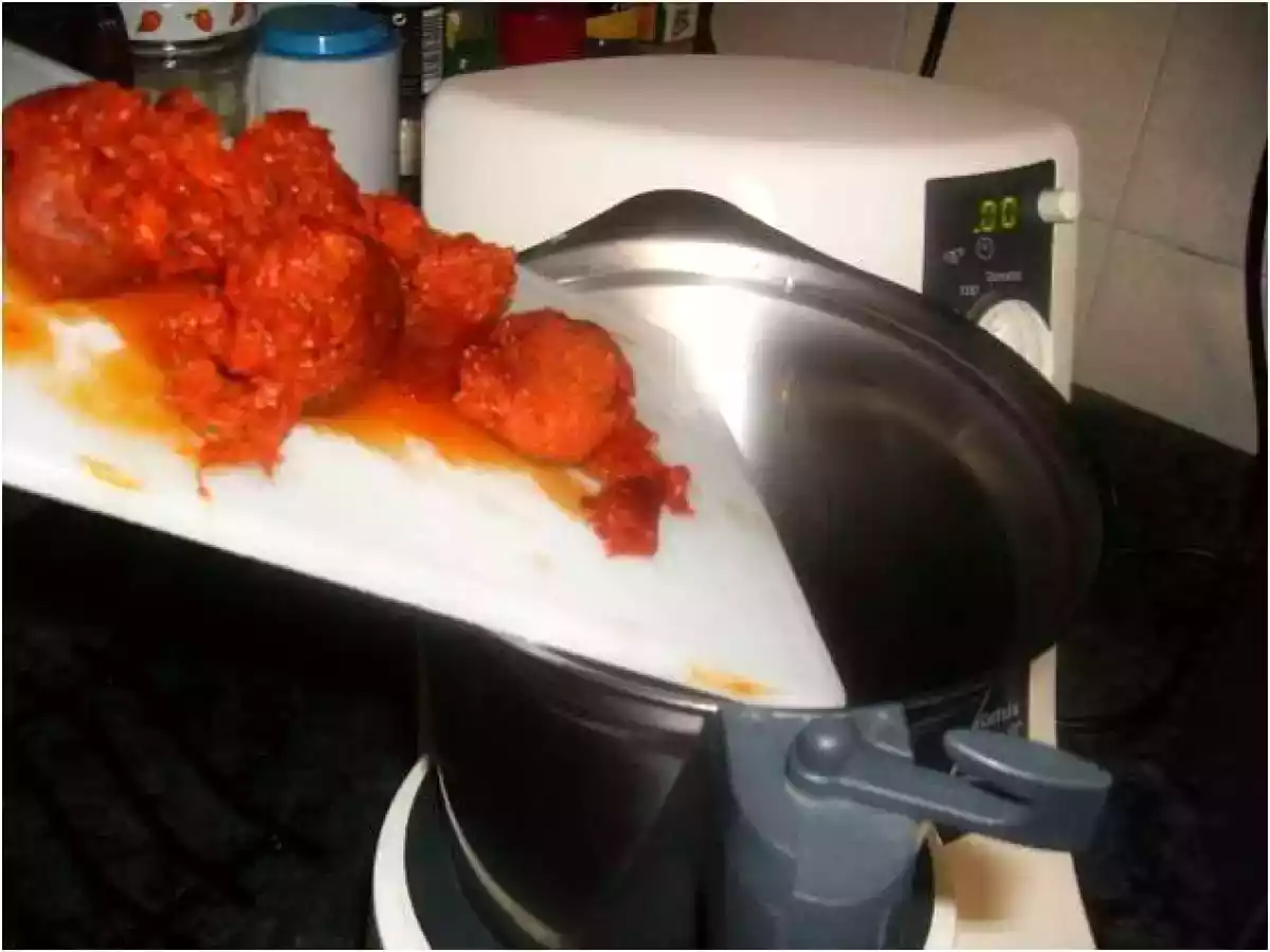 MACARRONES COCIDOS EN TOMATE CON CHORIZO - foto 3