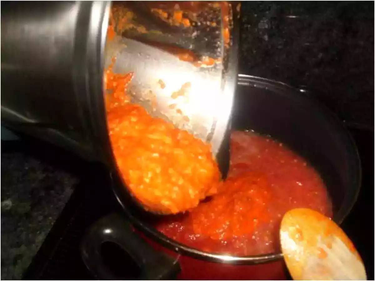 MACARRONES COCIDOS EN TOMATE CON CHORIZO - foto 4