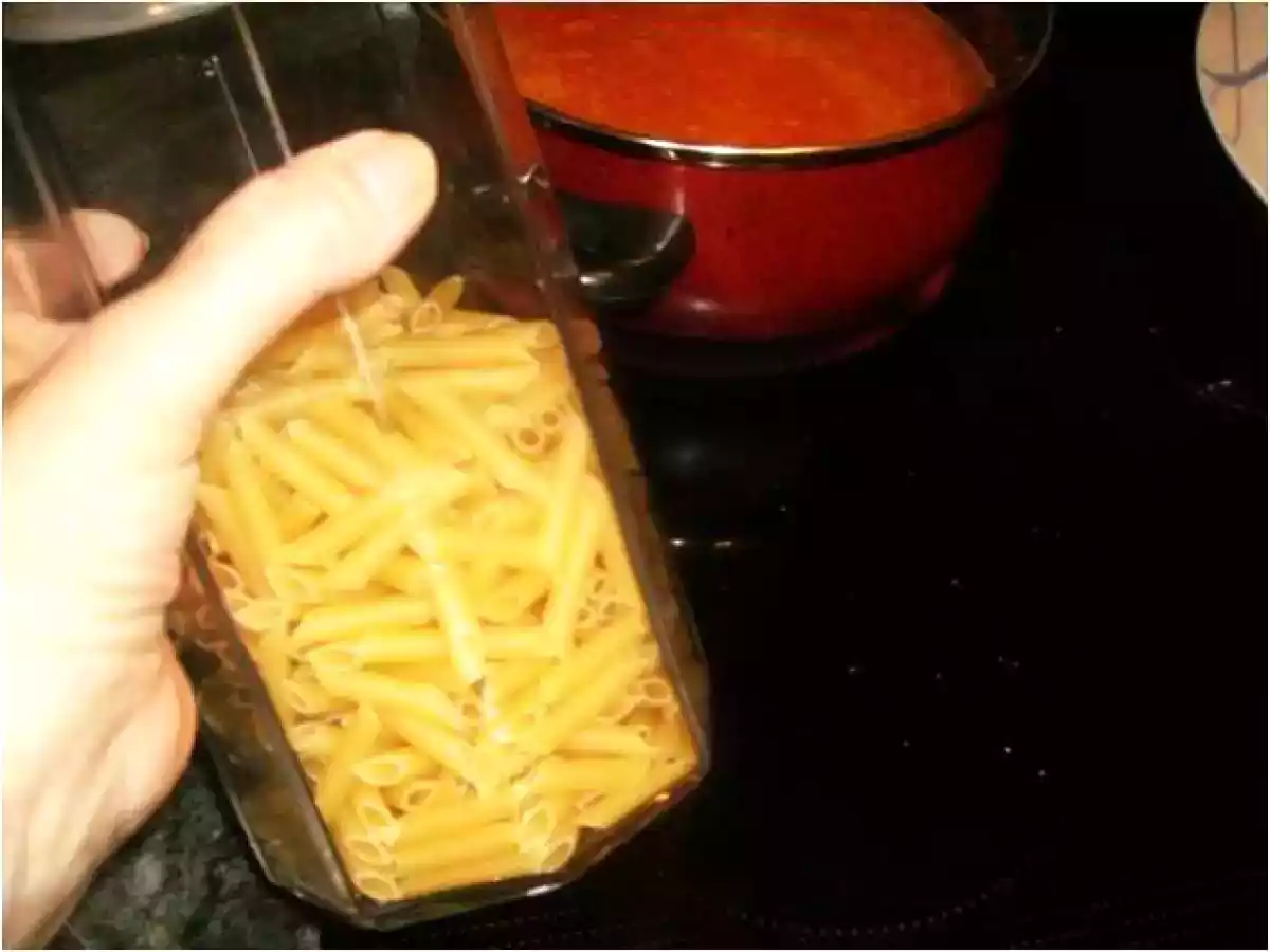 MACARRONES COCIDOS EN TOMATE CON CHORIZO - foto 7