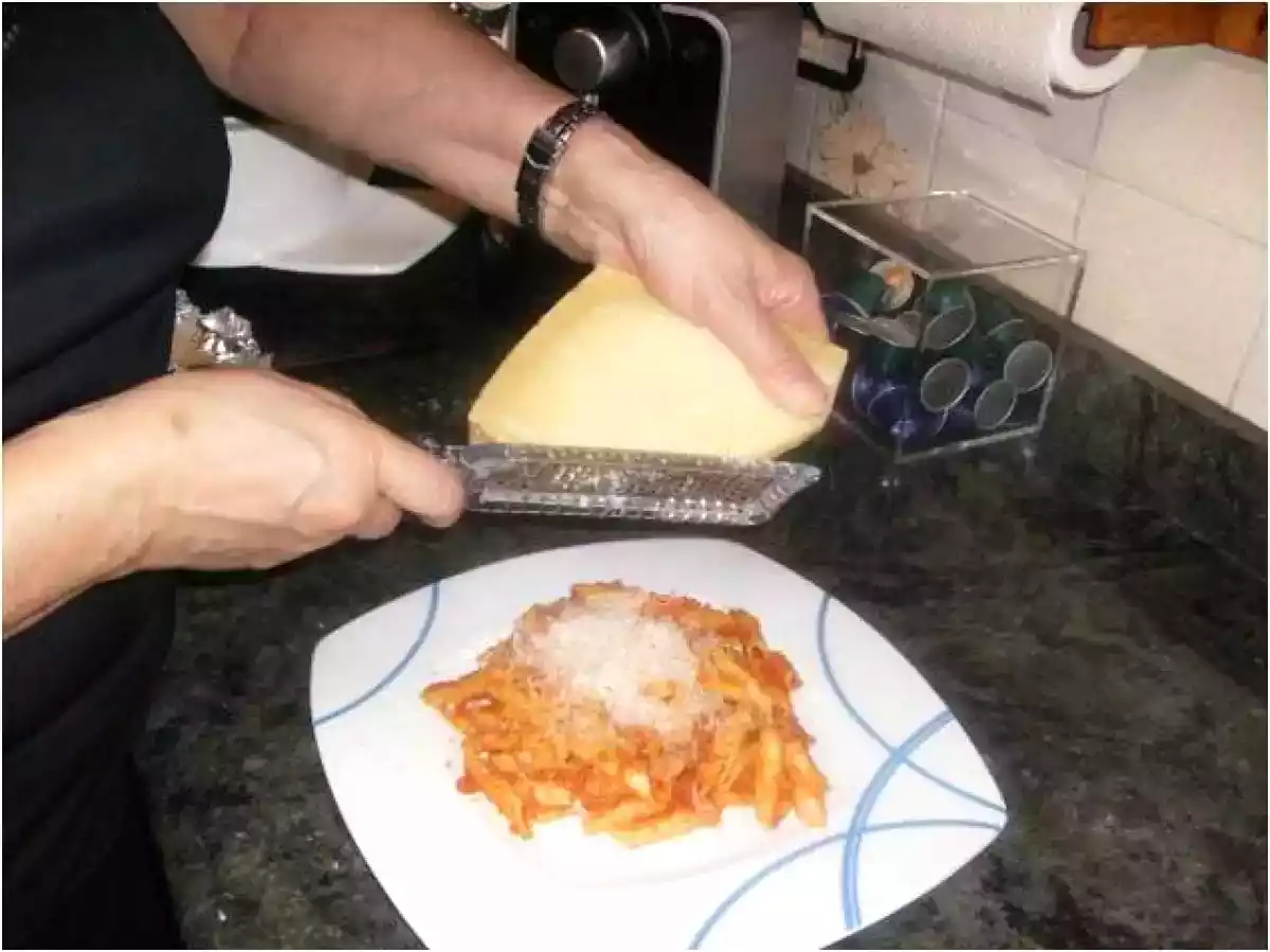 MACARRONES COCIDOS EN TOMATE CON CHORIZO - foto 10