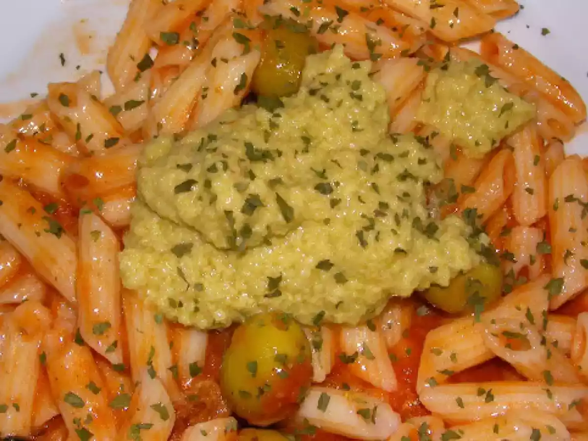 MACARRONES CON ACEITUNAS Y ALCAPARRAS EN TAN SOLO 3 PASOS - foto 2