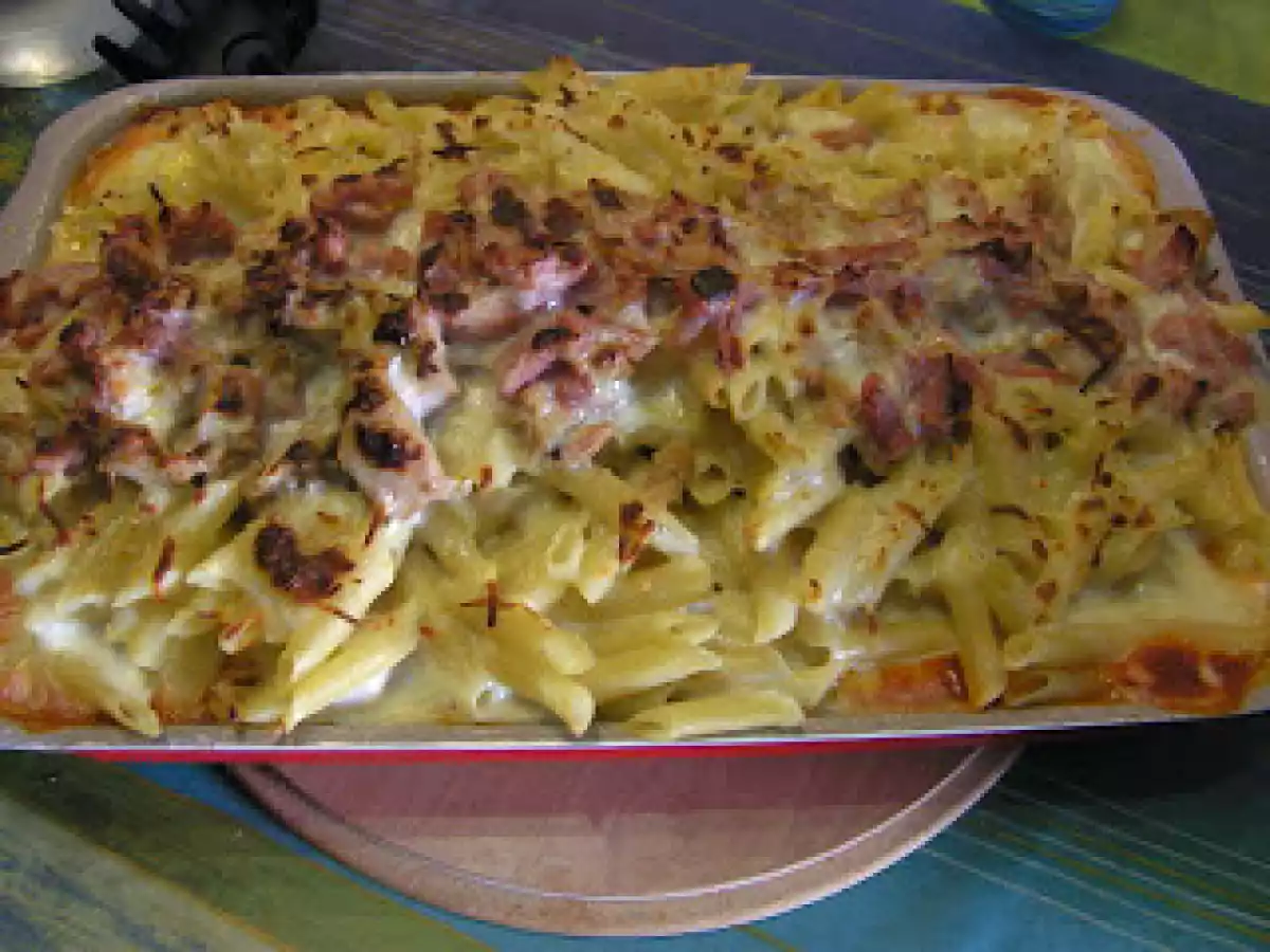 MACARRONES CON BECHAMEL ACOMPAÑADOS DE JAMON DULCE ATUN Y TOMATE - foto 2