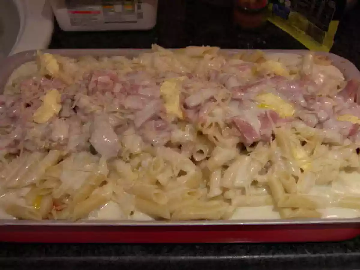 MACARRONES CON BECHAMEL ACOMPAÑADOS DE JAMON DULCE ATUN Y TOMATE - foto 3