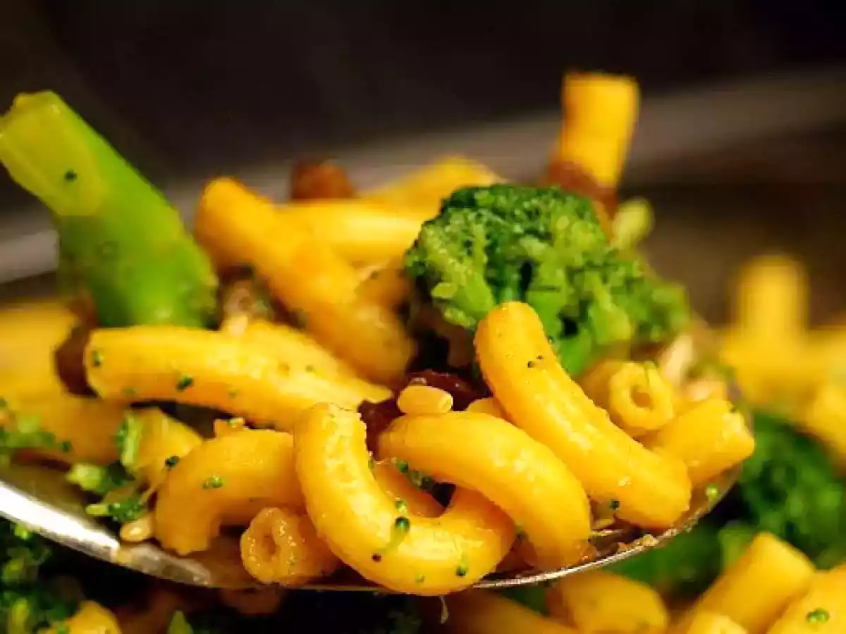 Macarrones con brócoli a la siciliana