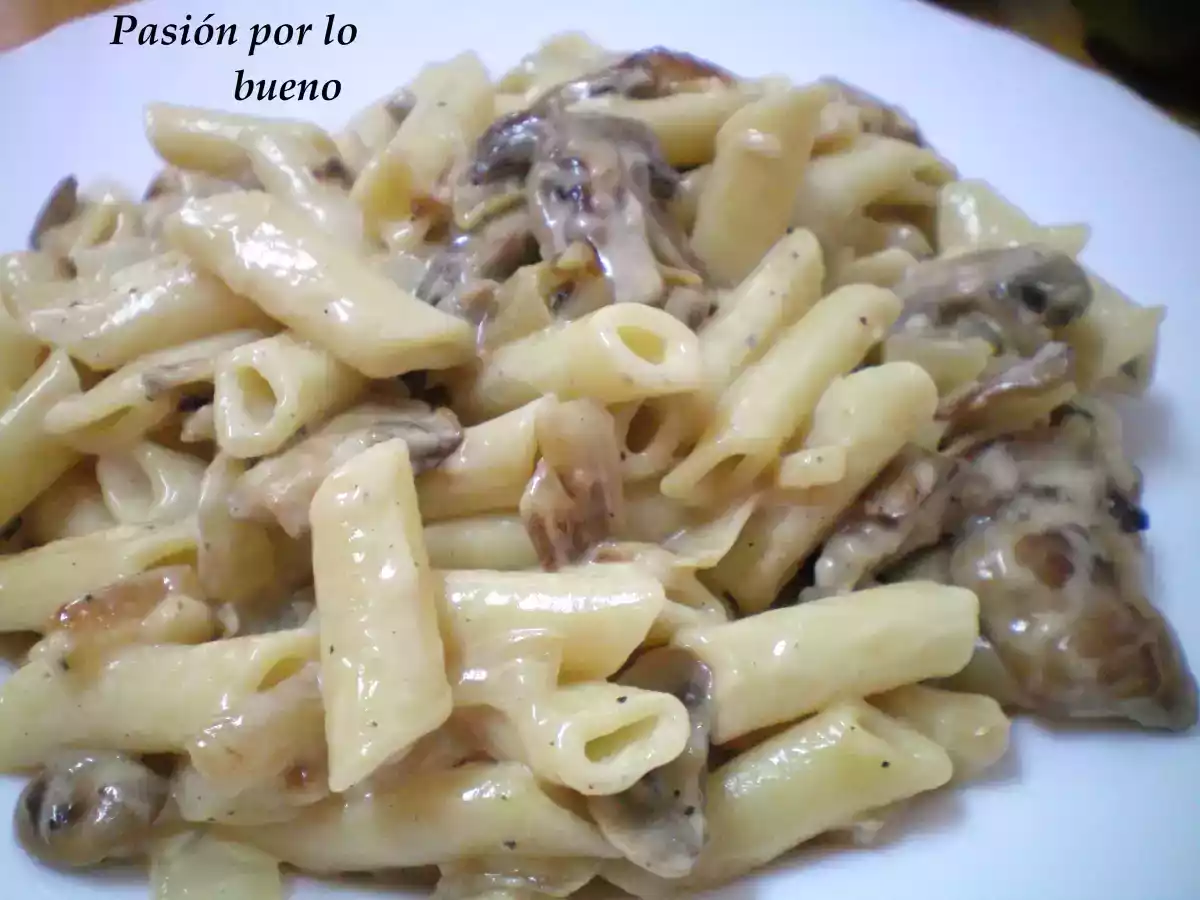 Macarrones con champiñones y nata