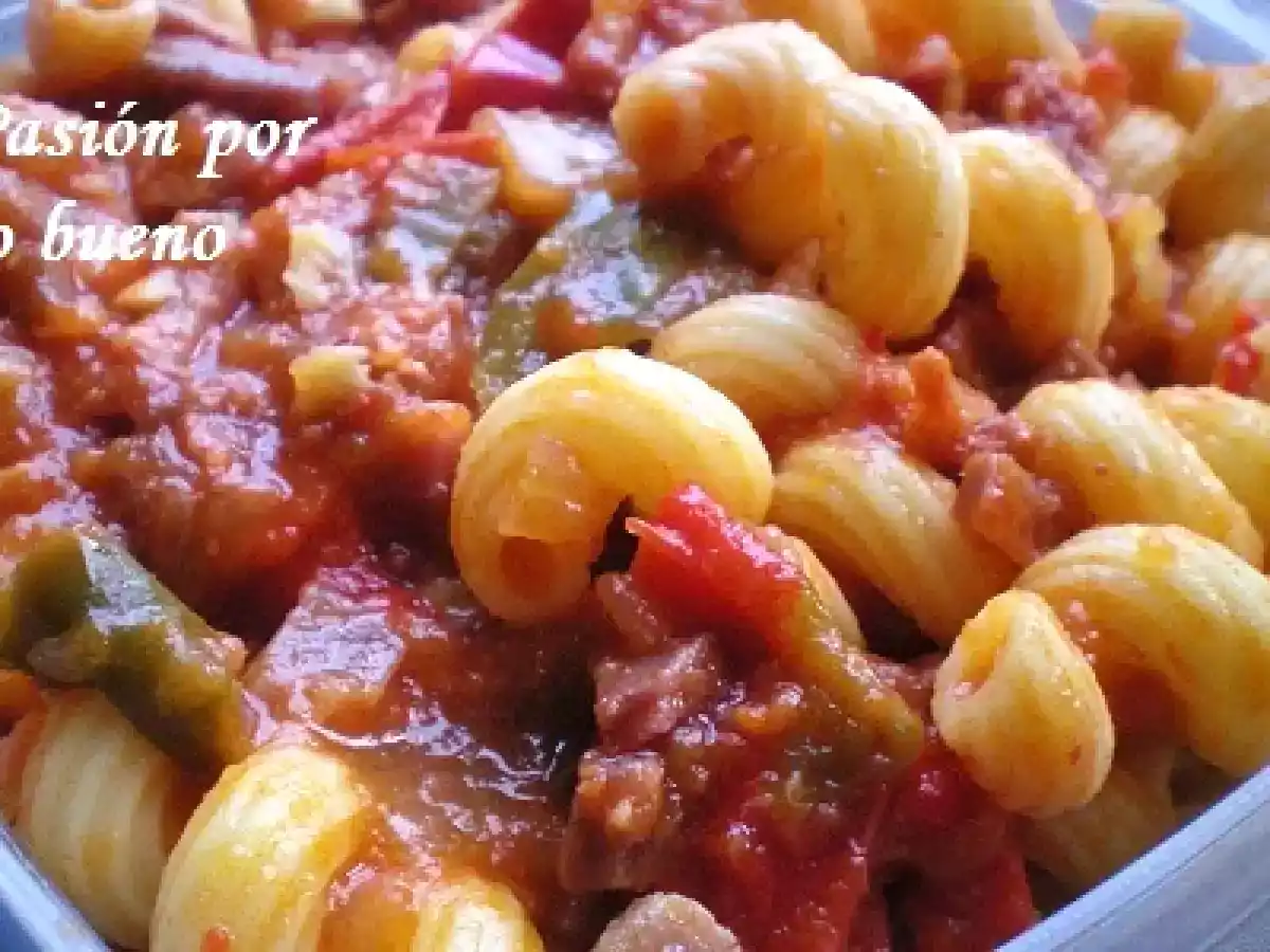 Macarrones con chorizo y jamón