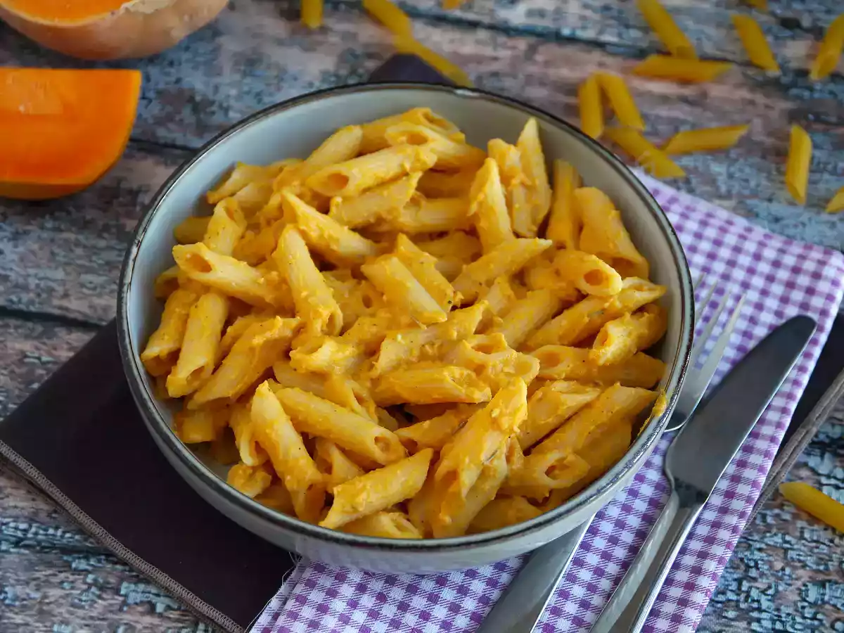 Macarrones con crema de calabaza butternut