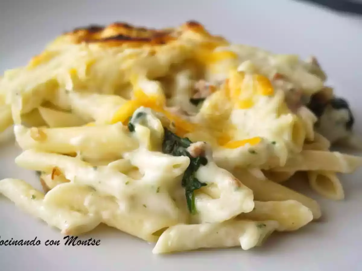 Macarrones con espinacas y pollo