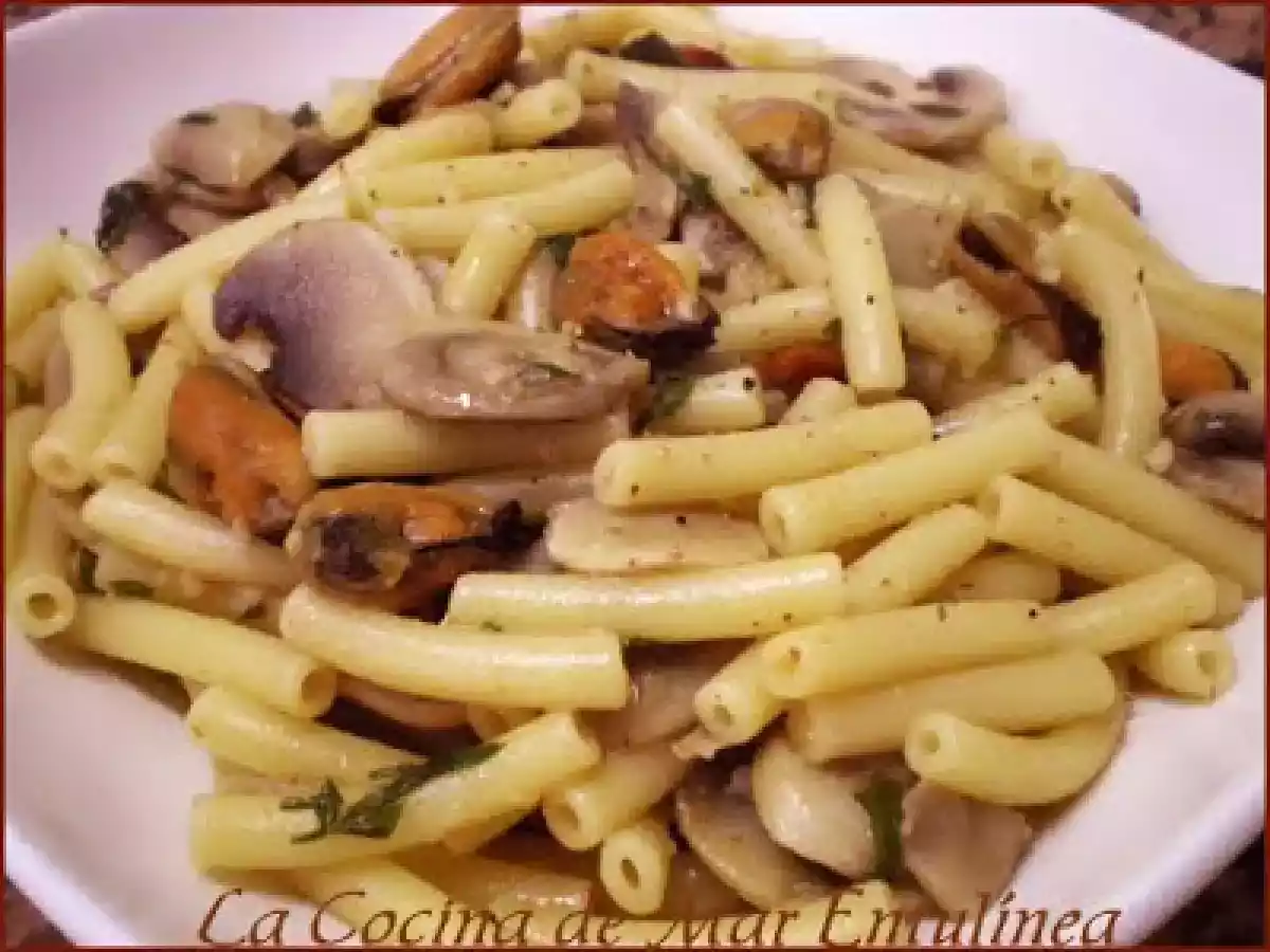 Macarrones con mejillones y champiñones