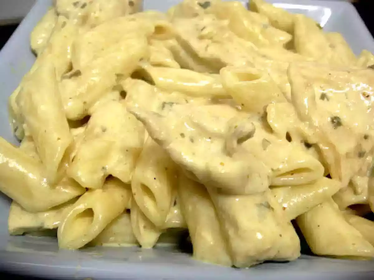 Macarrones con pollo al curry y camembert