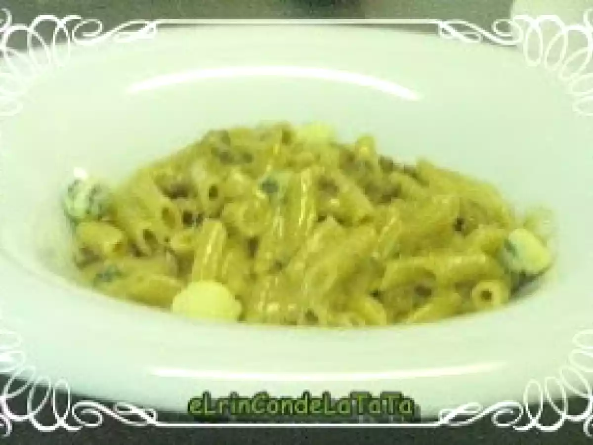 Macarrones con salsa cabrales y nueces