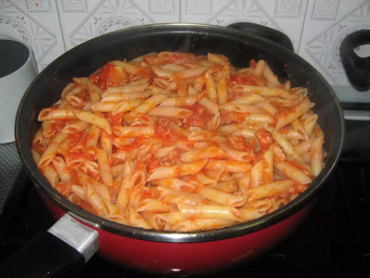 Macarrones con salsa de atún