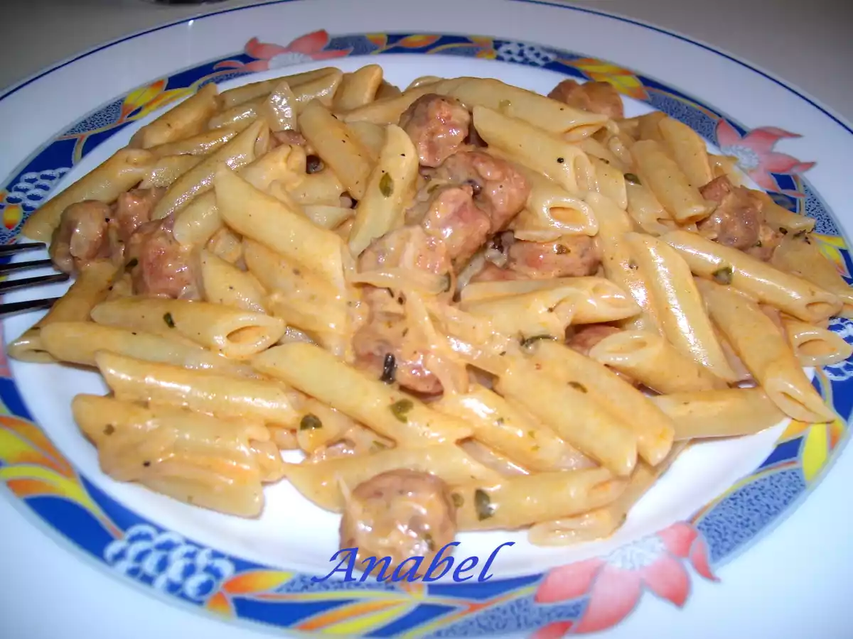 MACARRONES CON SALSA DE LONGANIZA ROJA