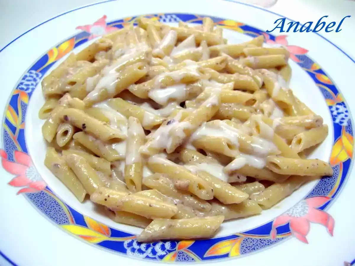 MACARRONES CON SALSA DE SETAS AL QUESO DE CABRA