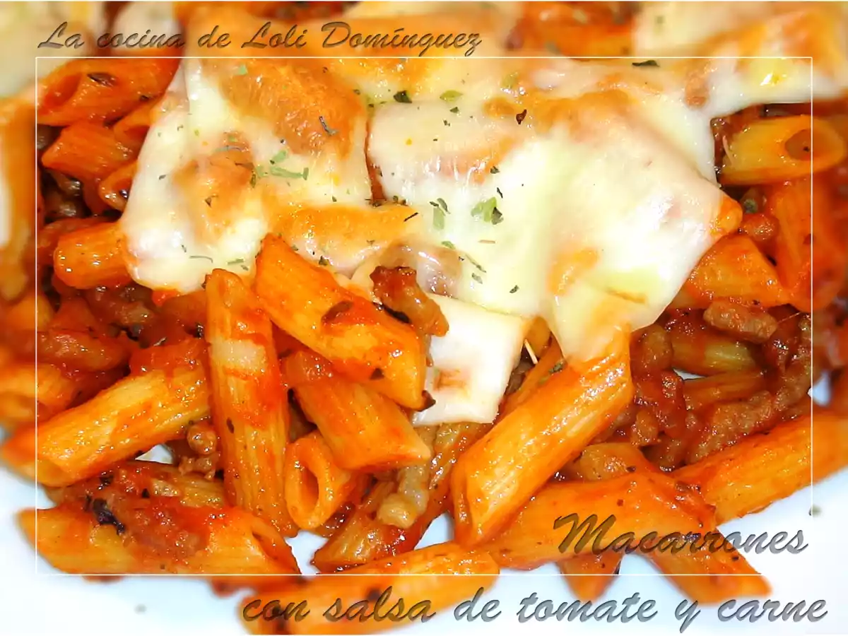 Macarrones con salsa de tomate y carne