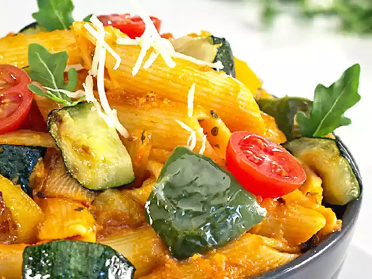 Macarrones con verduras al parmesano