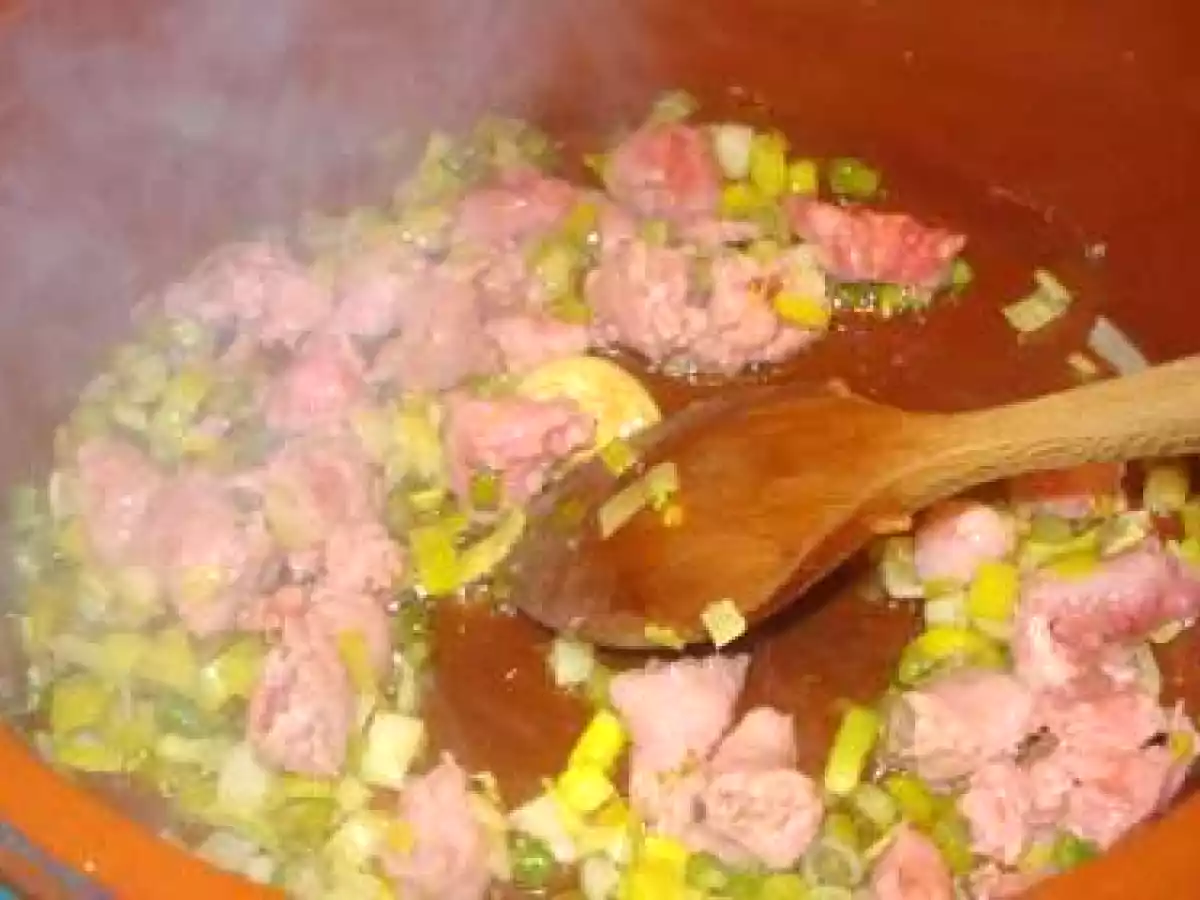 Macarrones espárragos y salchichas - foto 2