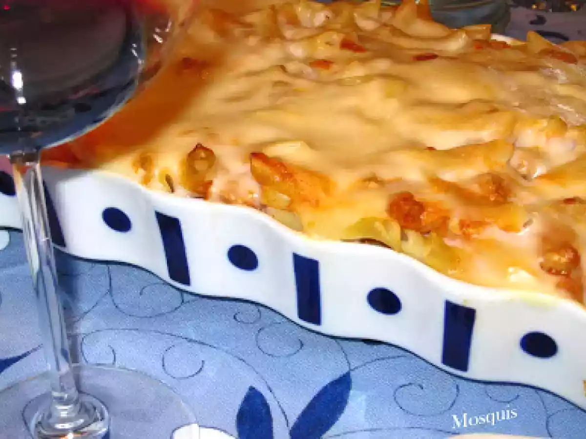 Macarrones gratinados con salsa boloñesa y de postre....