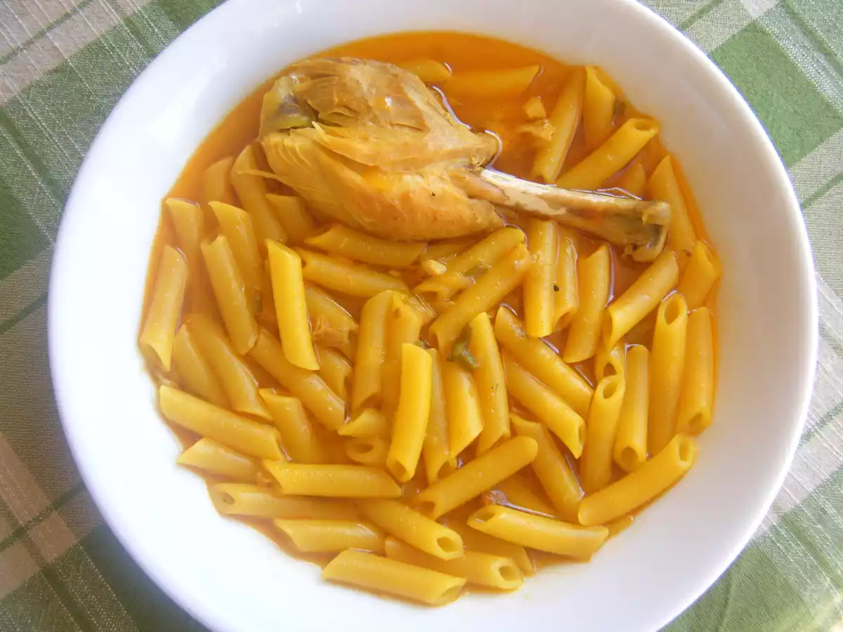 Macarrones guisados con pollo